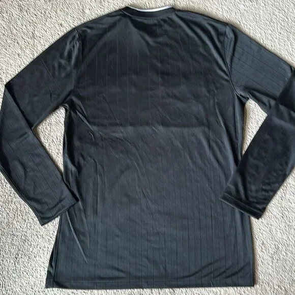 Nike Men’s Dri-FIT Long sleeve Referee II Jersey!